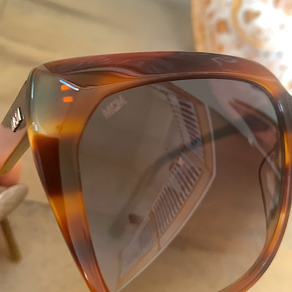 MCM Bundle Sunglasses with Hard Case & Cleaning Cloth New and Authentic - Picture 5 of 15